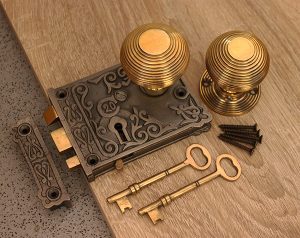 Floral rim lock - spira brass