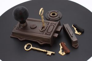 Rim lock set with key ebonised beehive door knob, escutcheon - spira brass